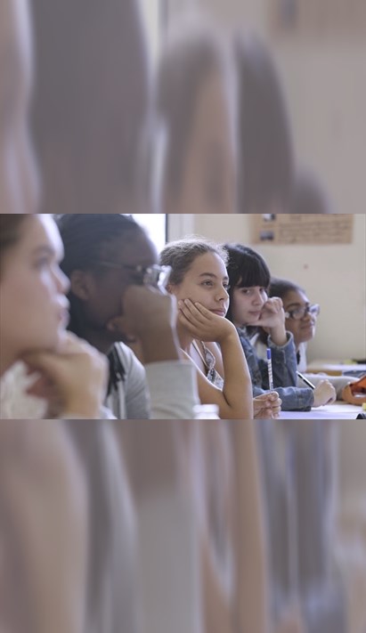 Projection Du Film Documentaire le Vrai Du Faux De Zoé Lamazou Et