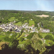 vue panoramique du village de Saint Léonard ©Rando Alpes Mancelles