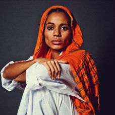 Nneka ©Hugues LAWSON BODY