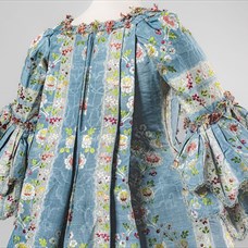 Mon précieux...La robe à la française, XVIIIe siècle ©Cliché F. Pons