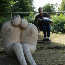 Visite guidée musicale : à la découverte de Terre d'Accord, jardin d'art du sculpteur Robert Arnoux avec le musicien Jérémy Nattagh ©©Samuel Flambard