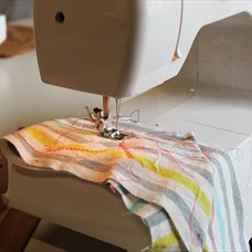 Atelier couture : initiation à la machine et création d'une petite pochette
avec Récup'R ©