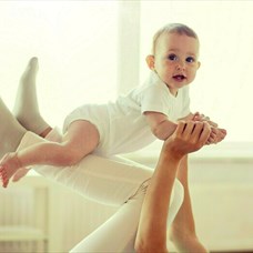 Danse parents-bébé ©© rohappy 123RF